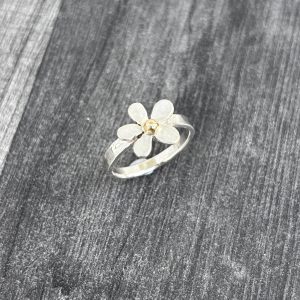 Silver Daisy Ring, gold dot flower ring, hammered petals ring, gift for her, flower jewellery,